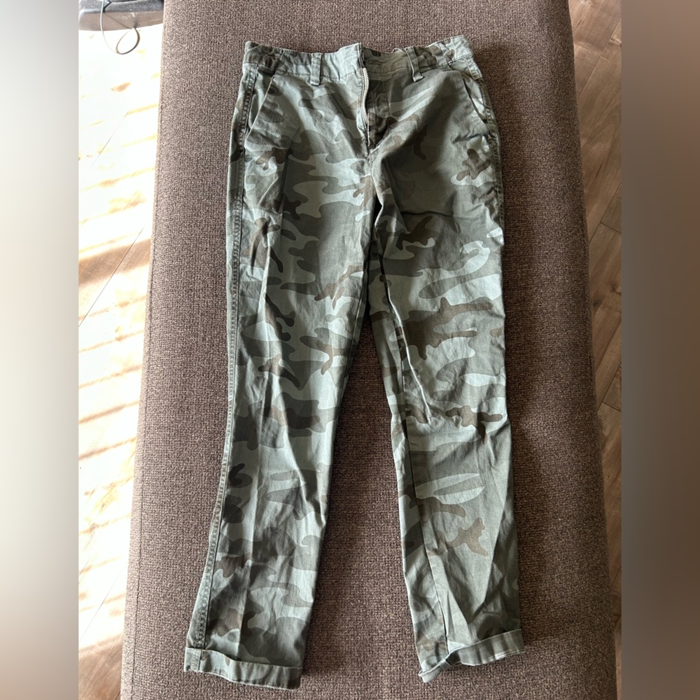 GAP Women's Green Camouflage Straight Leg Pants